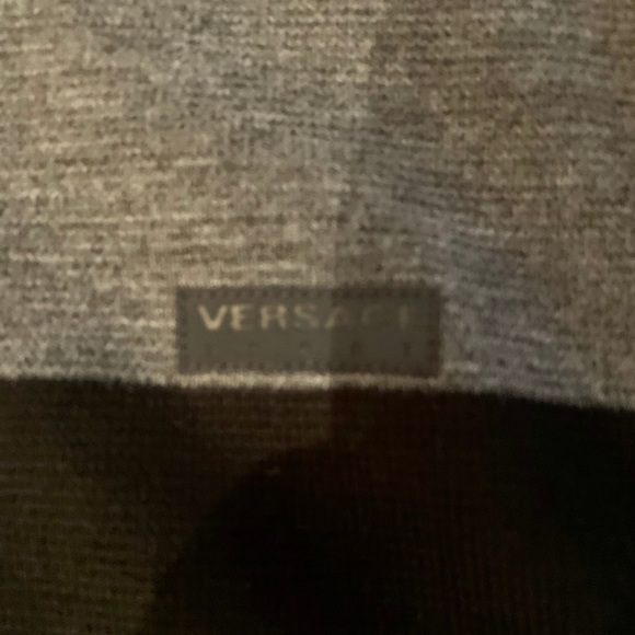 Authentic Gianna Versace V-Neck Sweater like New M! Absolutely beautiful Sweater - Picture 4 of 8
